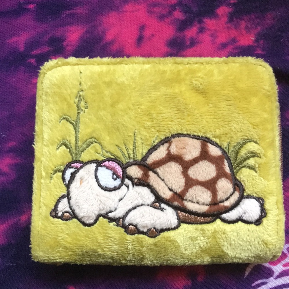 Fuzzy wallet turtle graphic